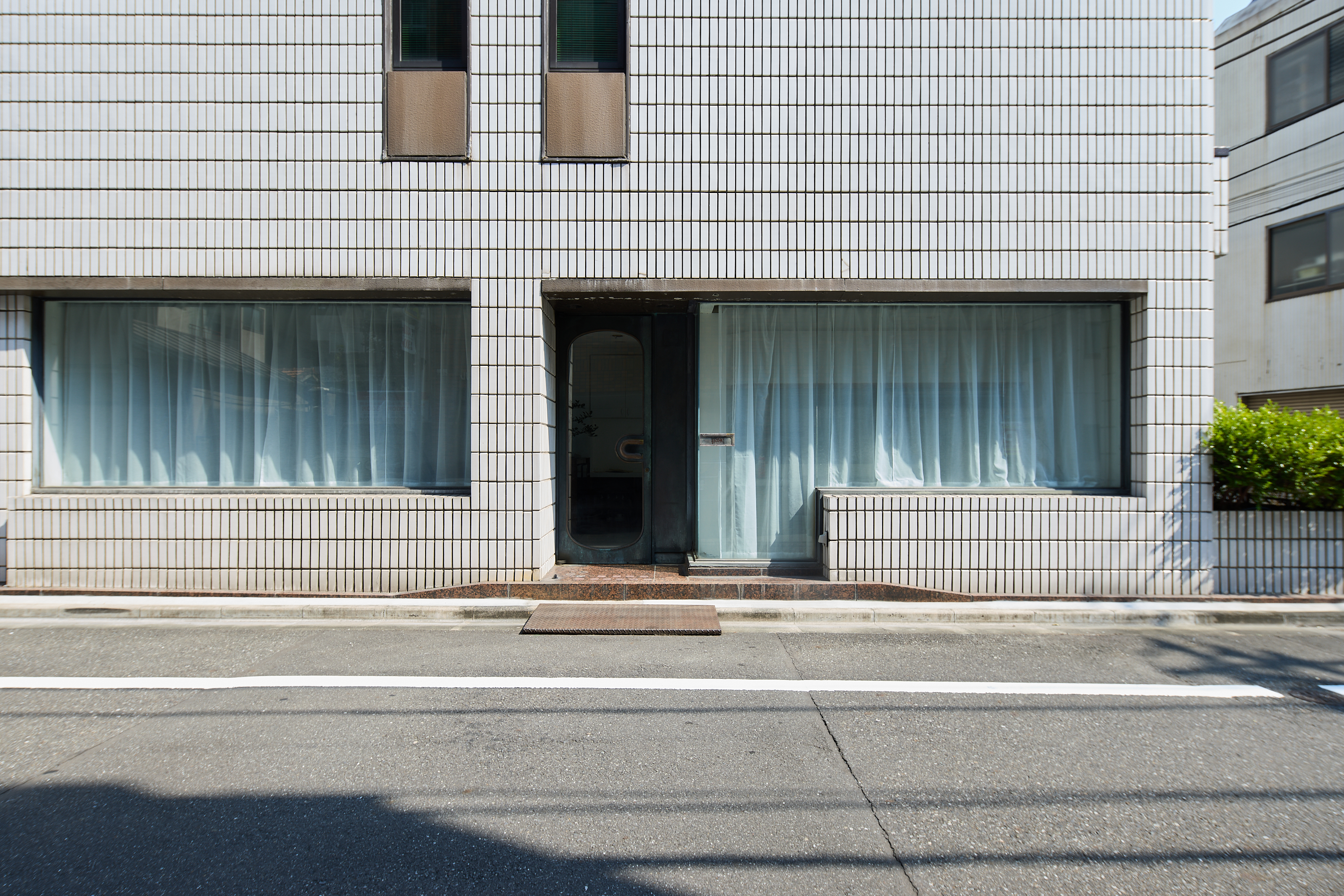 The exterior of the MOMOKO SHIMODA GALLERY